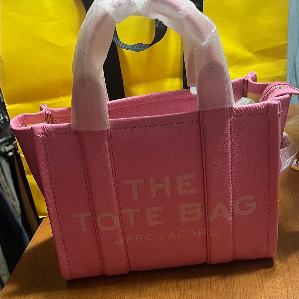 NWT Marc Jacobs Vibrant Pink Tote Bag